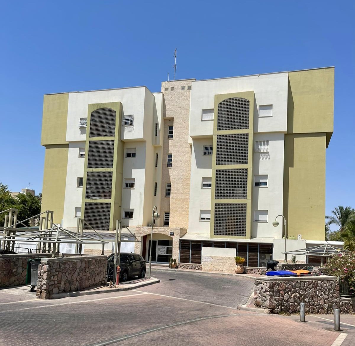 בניין מגורים בן ארבע קומות באילת, פרויקט של עמגד לבנייה בע״מ