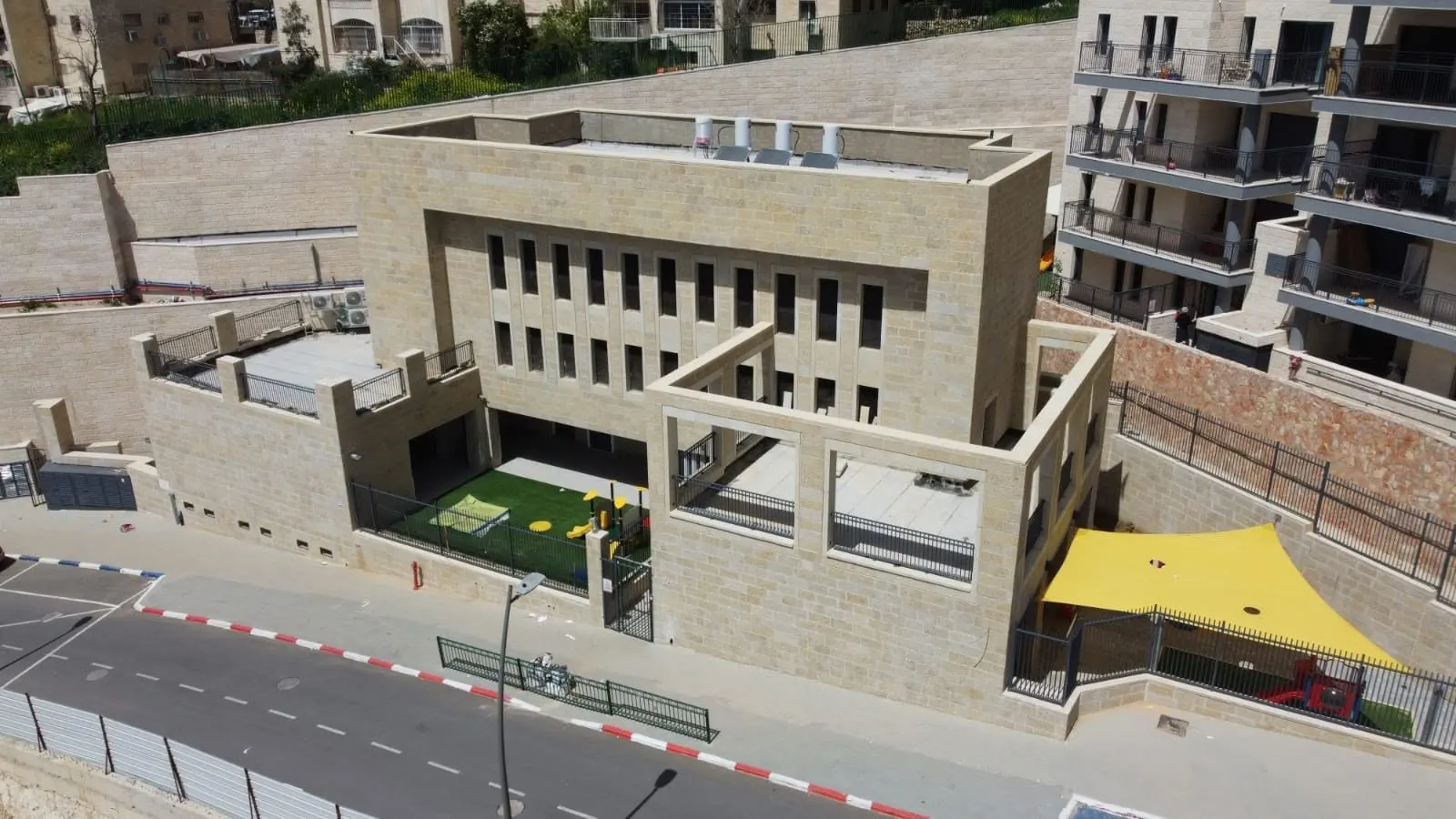 מעון יום ובית כנסת — קרית יערים, פרויקט של עמגד לבנייה בע״מ